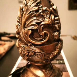 Adorno PIÑA BRONZE con detalles en cerámica