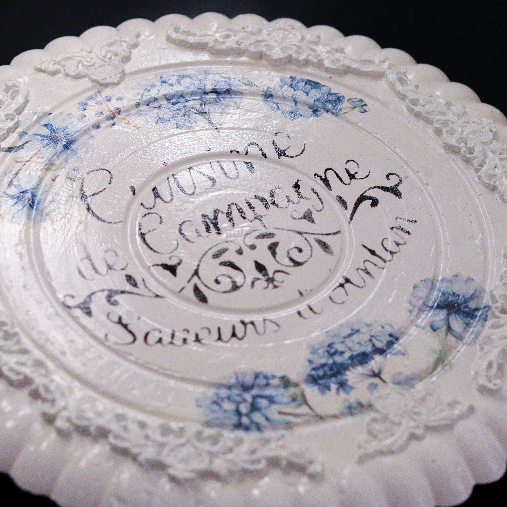 Bandeja en Altura Campiña de Escayola con Marquetería y Base de Madera - Image 2