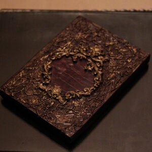 Cuadro Sepia de Madera con Relieve y Fondo de Cuero