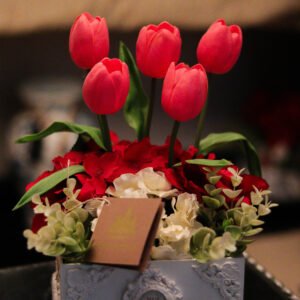 Centro de Mesa Tulipán de Madera con Marquetería y Flores Decorativas