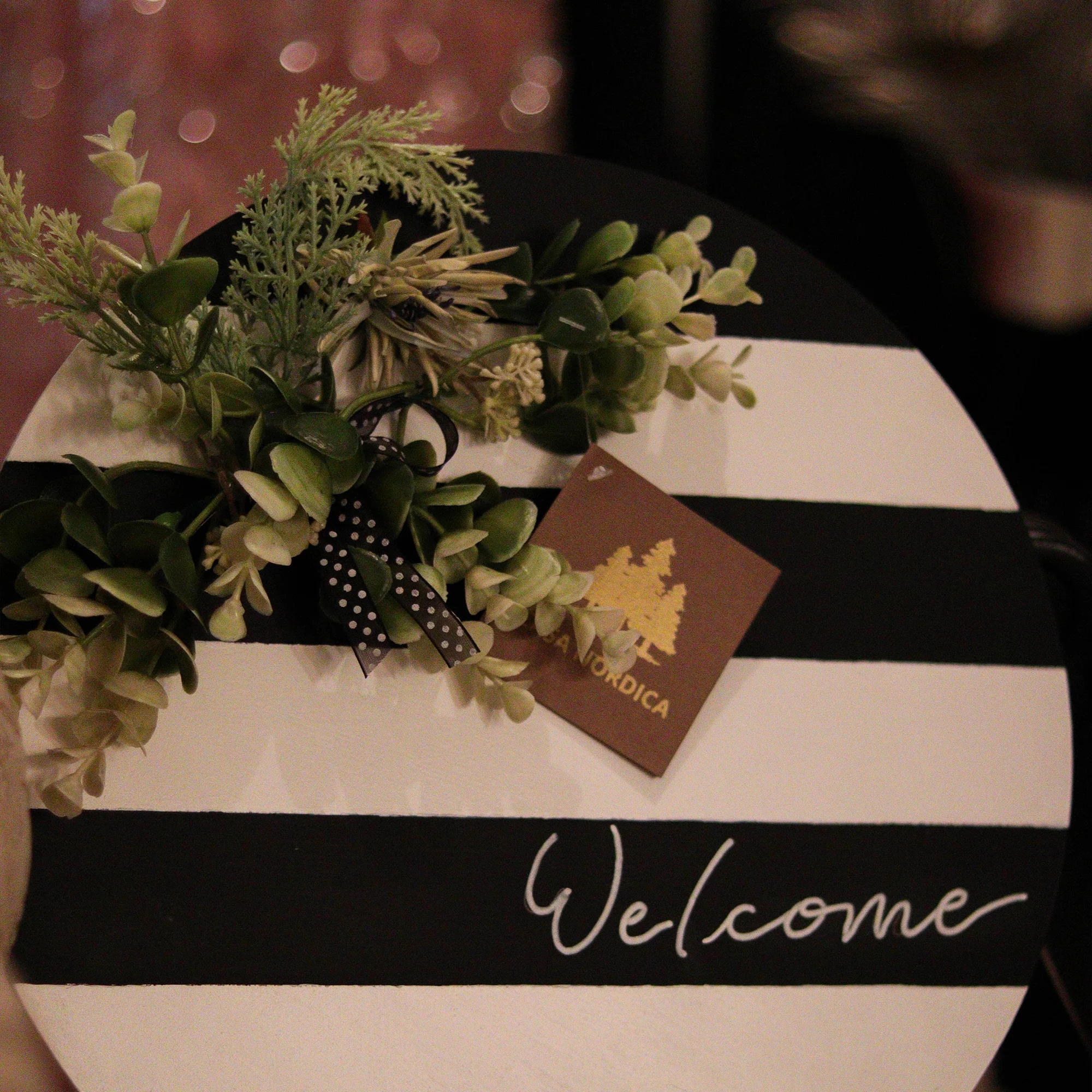 Colgante Rayas de Madera con Listón y Follaje Decorativo - Image 2