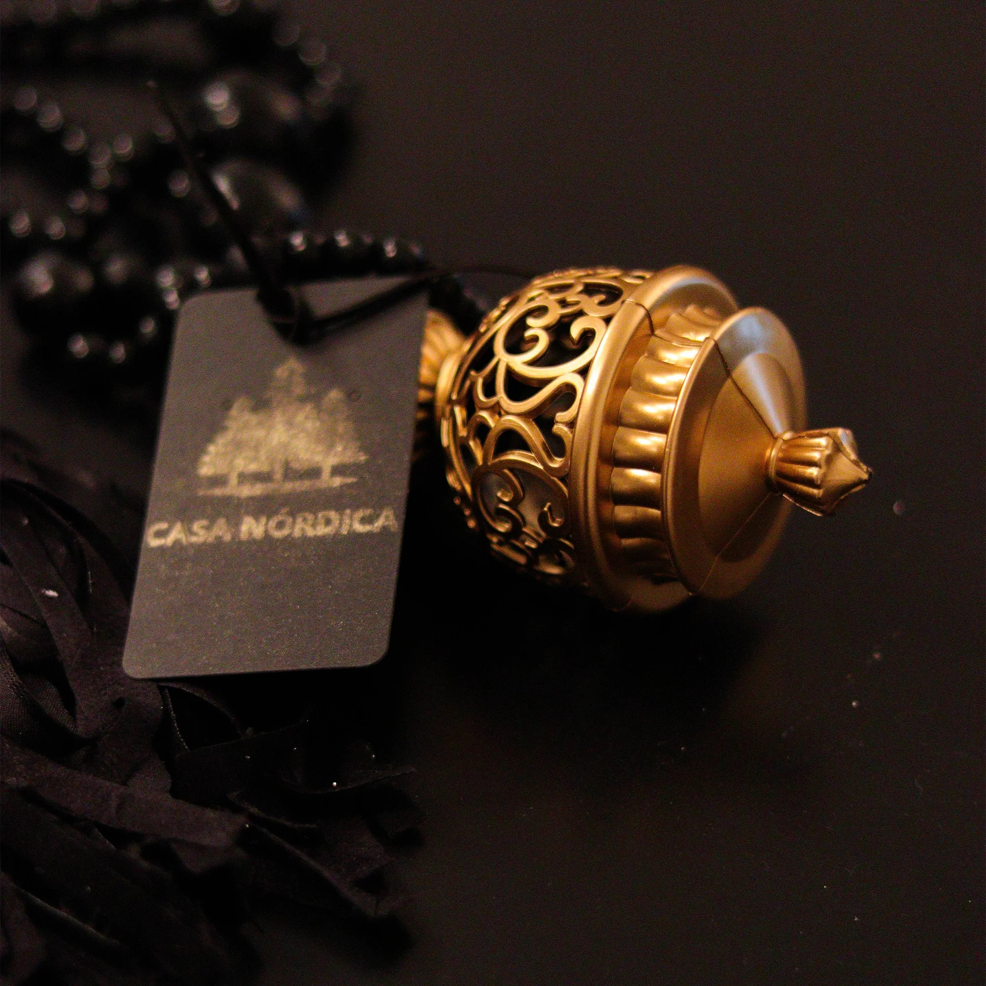 Collar de Mesa Marrakech de Madera con Adorno Marroquí y Borla de Polipiel