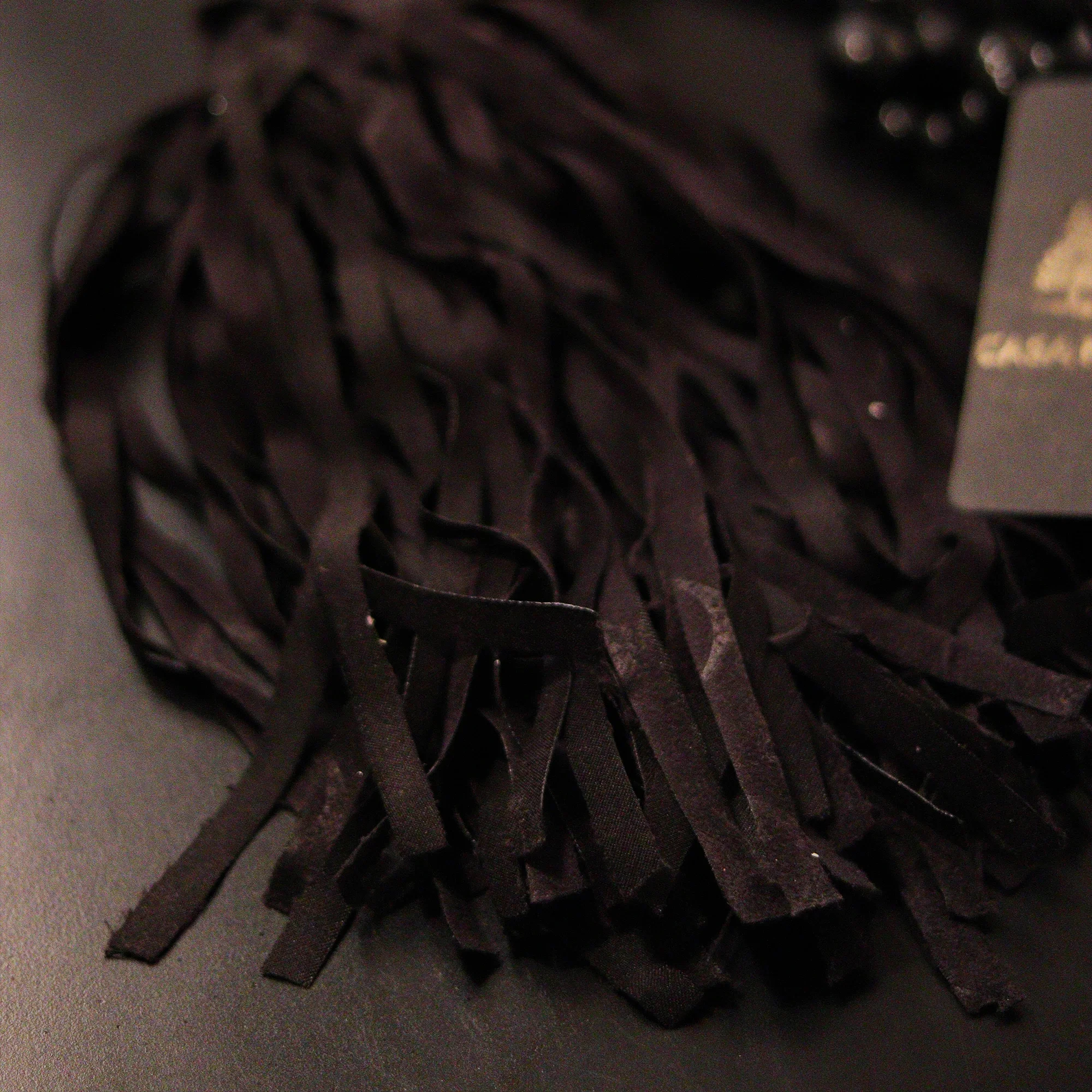 Collar de Mesa Marrakech de Madera con Adorno Marroquí y Borla de Polipiel - Image 4