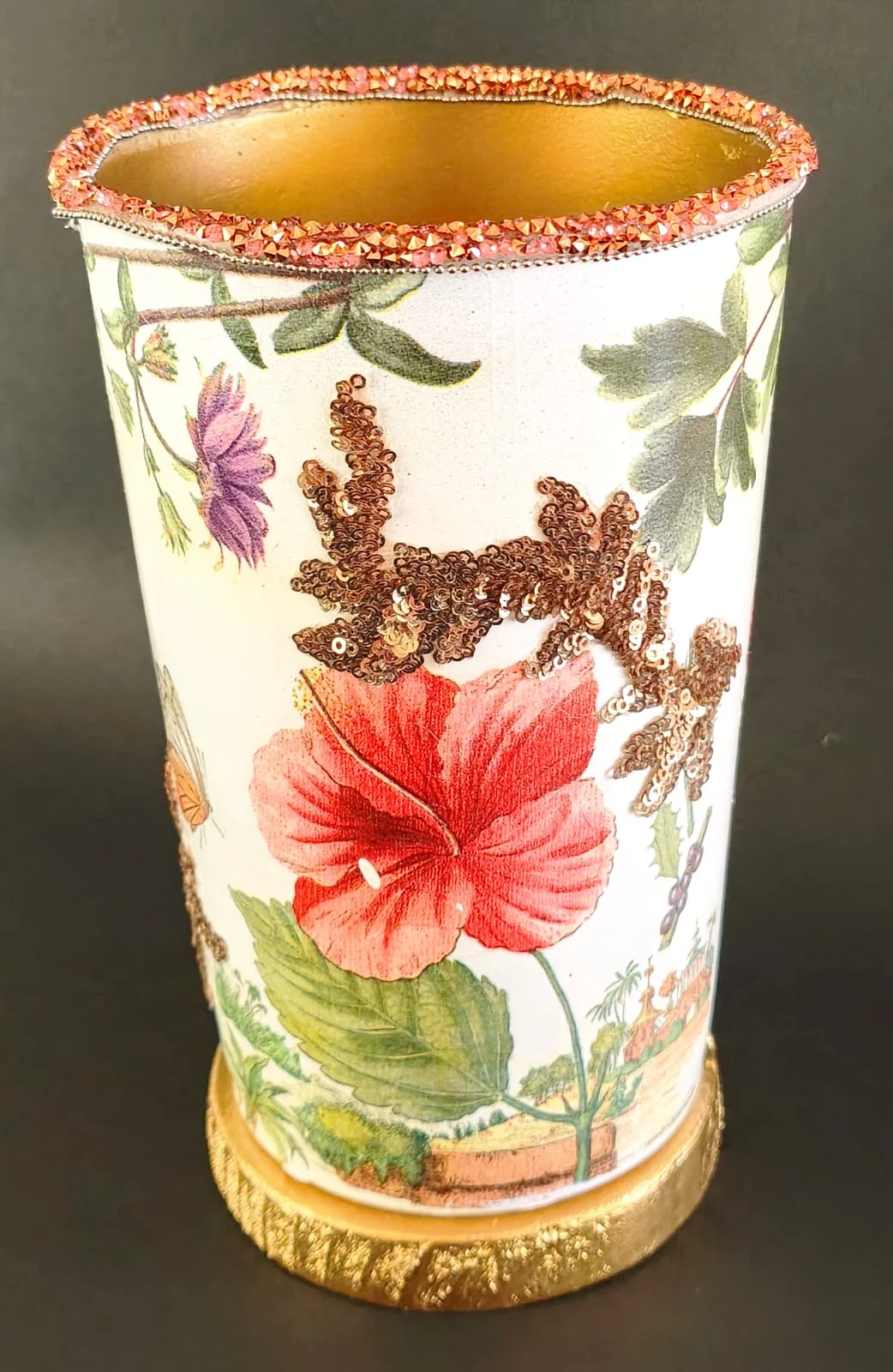 Jarrón MILÁN de cristal con detalles florales, piedras y base de madera - Image 3