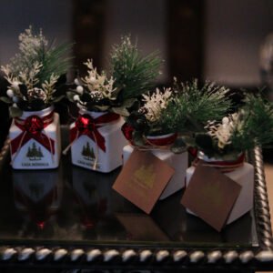 Florero Mini Red de Cristal con Follaje, Listón y Cascabel