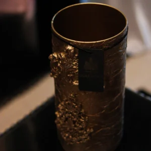 Jarrón Rococó de Cristal con Molduras Doradas y Base de Madera