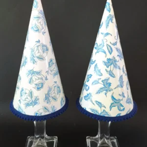 Pinos Victorianos de Escayola con Base de Cristal y Pasamanería Azul