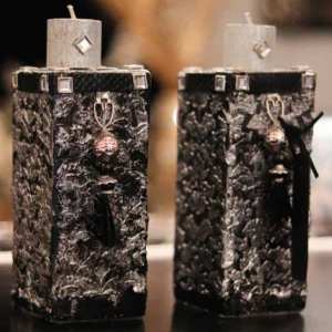 Portavelas Gagates Plata de Madera con Relieve, Cuero y Cristal