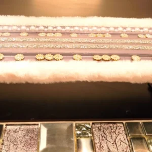 Mesa elevadora ÓPALO BLANCO con simil piel armiño